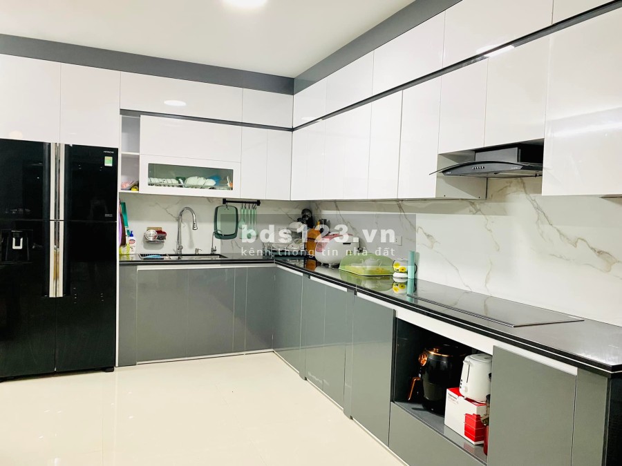 Bán nhà nguyên căn đẹp, ô tô đỗ cửa ngõ thông thoáng, giá bán hơn 4 tỷ, sổ đỏ vuông đẹp