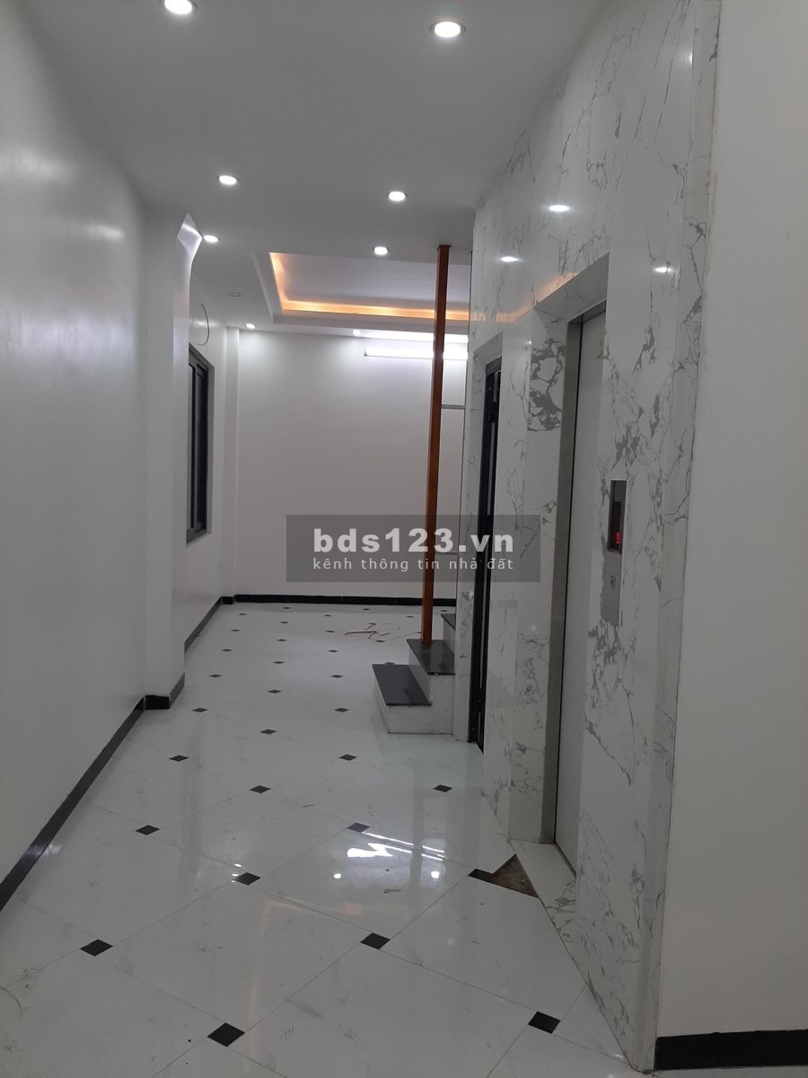 Bán nhà nguyên căn đường Trịnh Đình Cửu Hoàng Mai, 10m ra mặt phố vị trí đẹp, tiện ích đủ