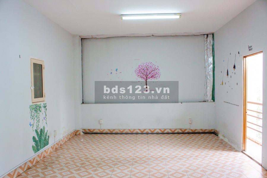 Miễn phí thàng đầu, phòng rông có ban công đối điện…
