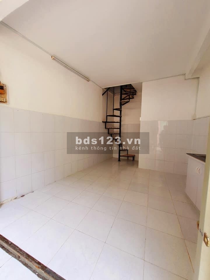 Nhà Quận 3 vị trí trung tâm đường Trần Văn Đang diện tích 17m2 giá 2.25 tỷ hẻm 6m