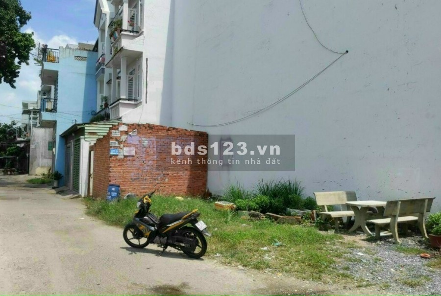 Đất lô góc diện tích (4.8x15.7m) 80m2, đường lớn Tân Chánh…