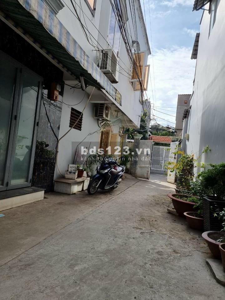 Nhà ngộp vì dịch cần bán gấp Quận7 đường Huỳnh Tấn Phát khu dân cư đông, giá tốt, lhcc