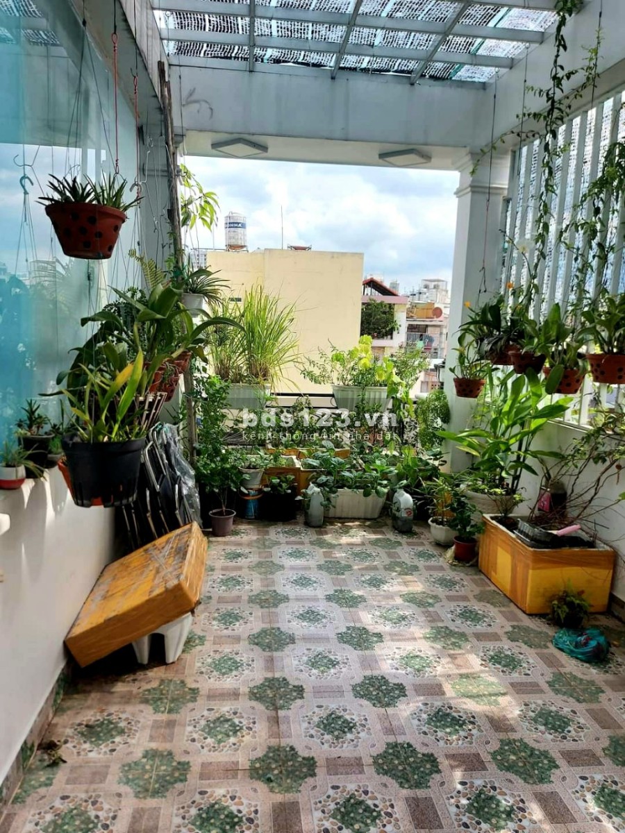 Bán gấp nhà mới Phú Nhuận 4 tầng hẻm 3.5m, diện tích 3.3x10 sổ hồng riêng giá chỉ 5.7 tỷ