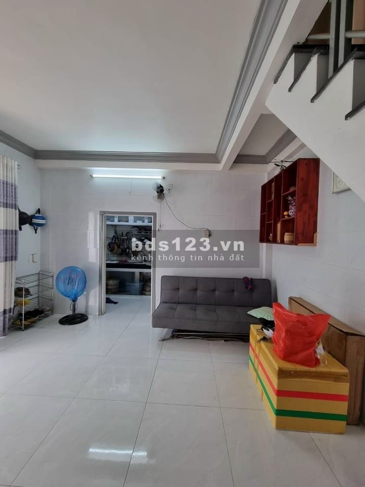 Nhà ngộp vì dịch cần bán gấp Quận7 đường Huỳnh Tấn Phát khu dân cư đông, giá tốt, lhcc