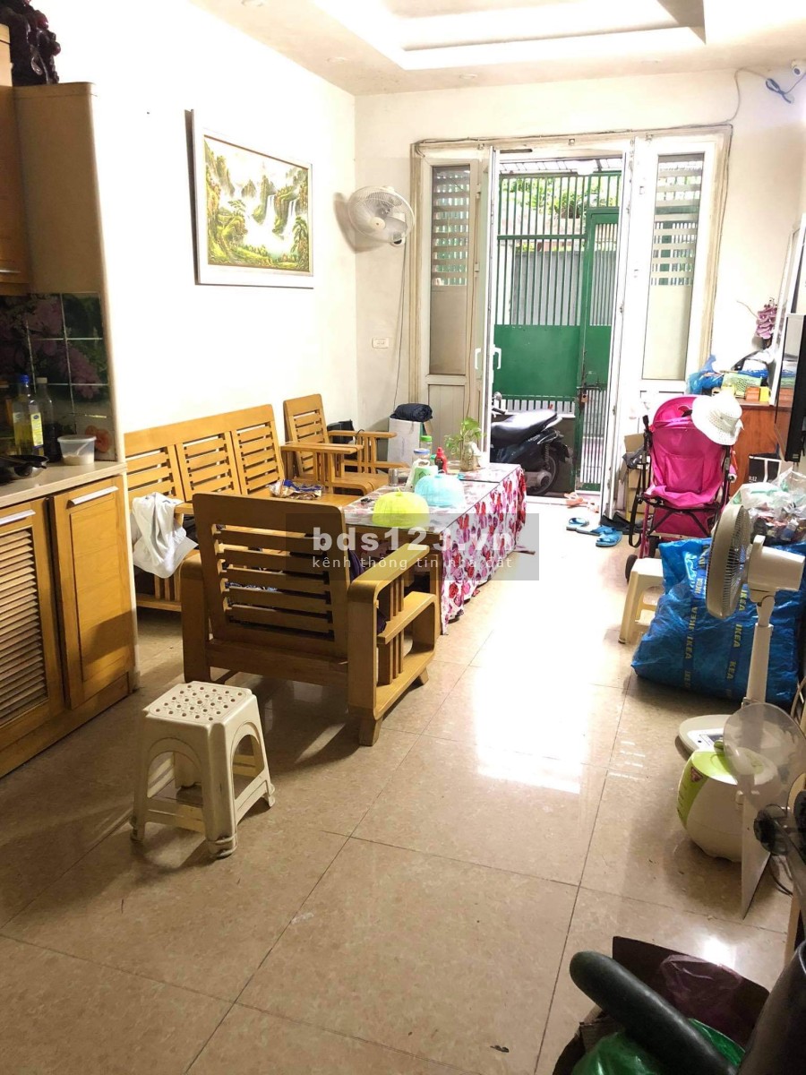 Bán nhà miễn trung gian, giá bán 5 tỷ, có thương lượng, pháp lý chính chủ. Xin gọi sdt 0934689084 ạ