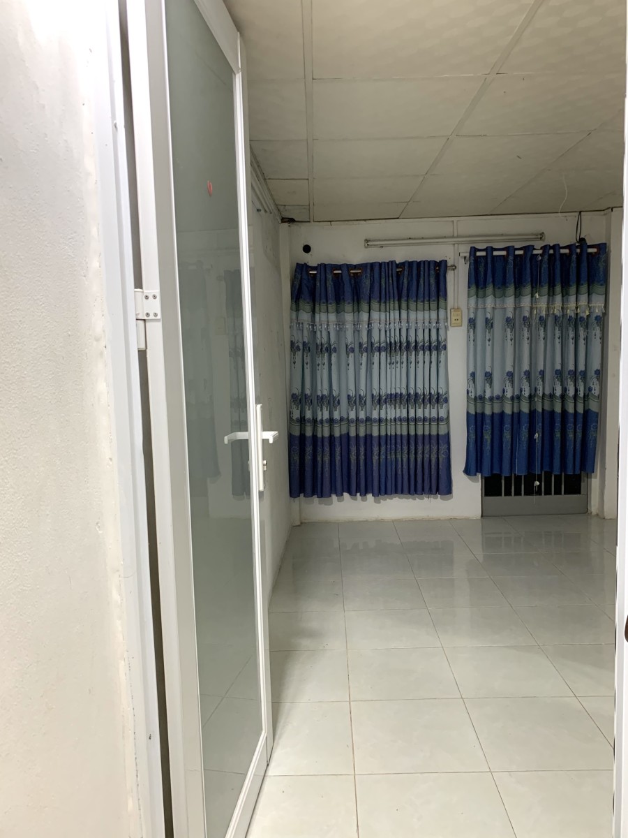 Cho thuê nhà nguyên căn thoáng mát , hẻm 311 Hoàng Sa, Tân Định Q1