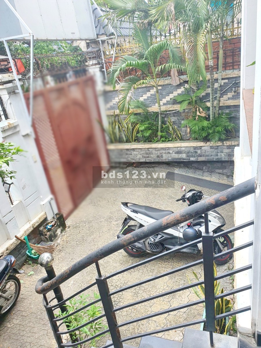 Bán Biệt Thự 3 lầu 160m2 mặt tiền đường Tạ Quang Bửu Phường 4 Quận 8