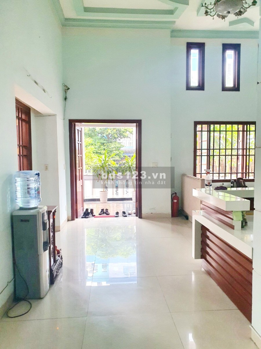 Bán Biệt Thự 3 lầu 160m2 mặt tiền đường Tạ Quang Bửu Phường 4 Quận 8
