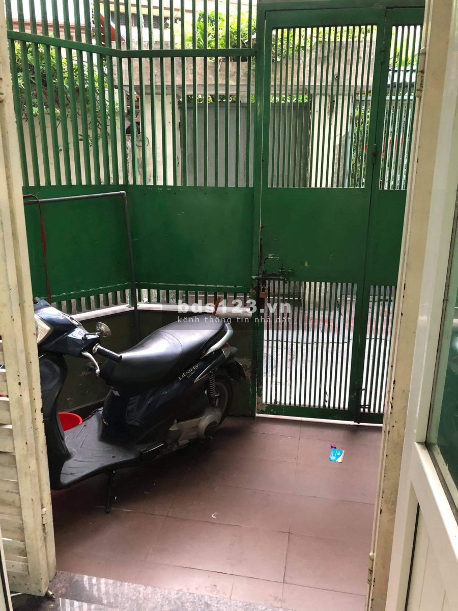 Bán nhà miễn trung gian, giá bán 5 tỷ, có thương lượng, pháp lý chính chủ. Xin gọi sdt 0934689084 ạ