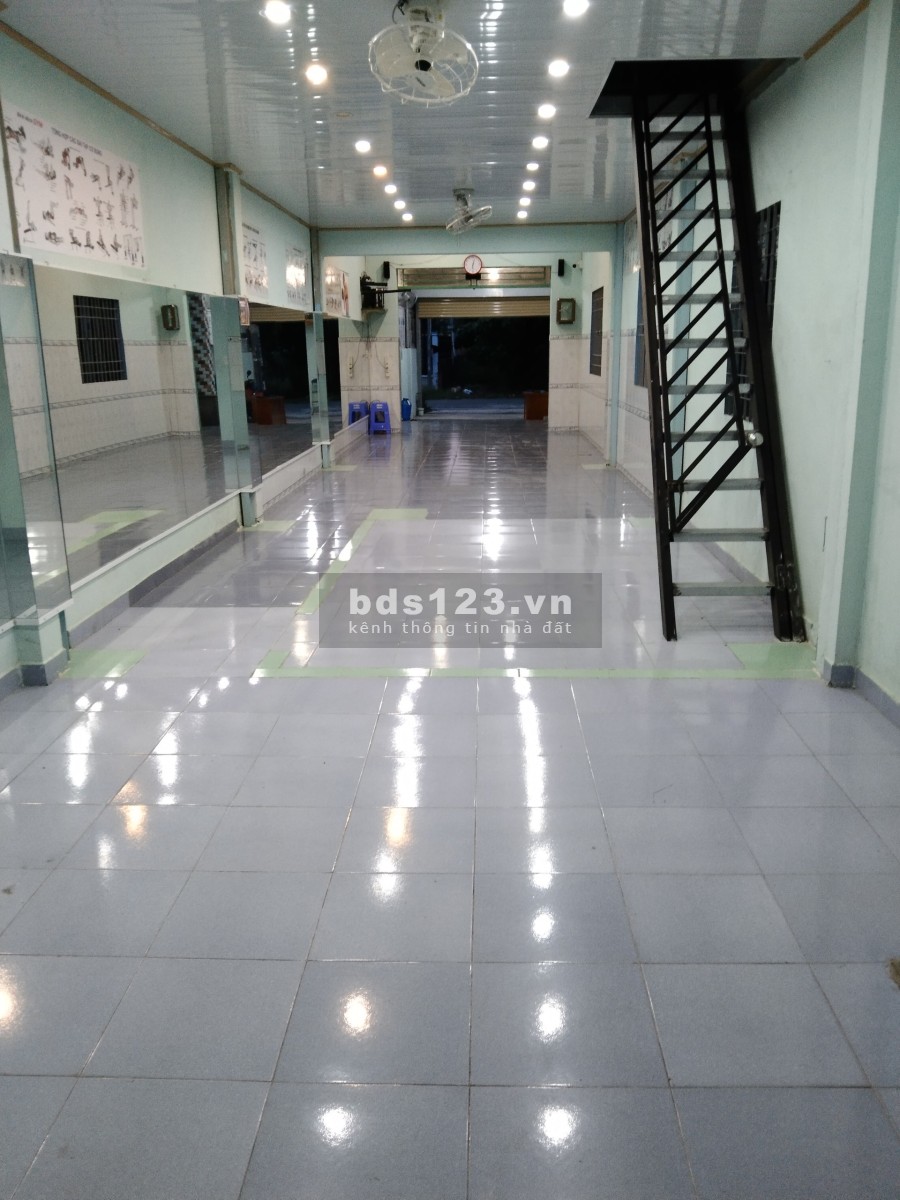 Cho thuê nhà mặt tiền tiện ở hoặc kinh doanh liên hệ chính chủ 0989988763, khu dân cư đông đúc