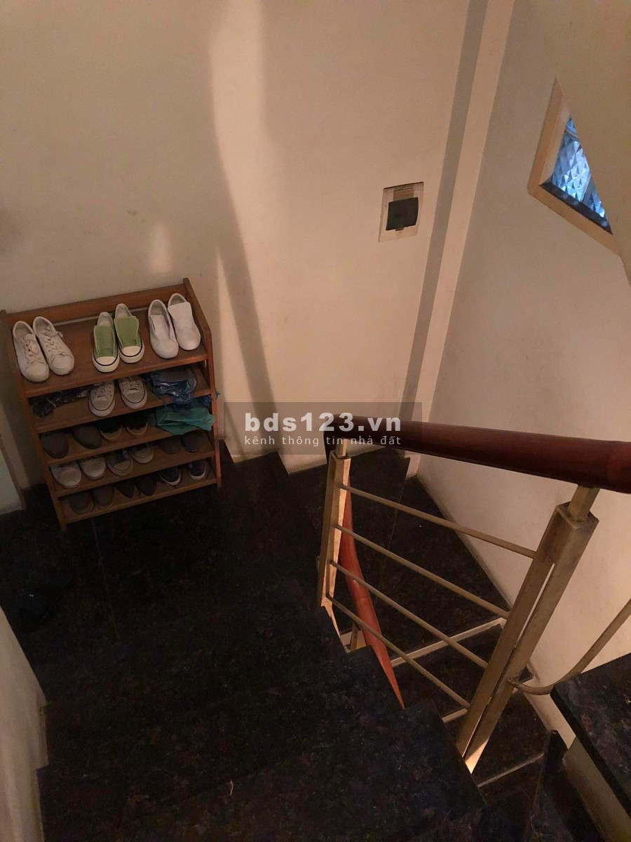 Bán nhà miễn trung gian, giá bán 5 tỷ, có thương lượng, pháp lý chính chủ. Xin gọi sdt 0934689084 ạ