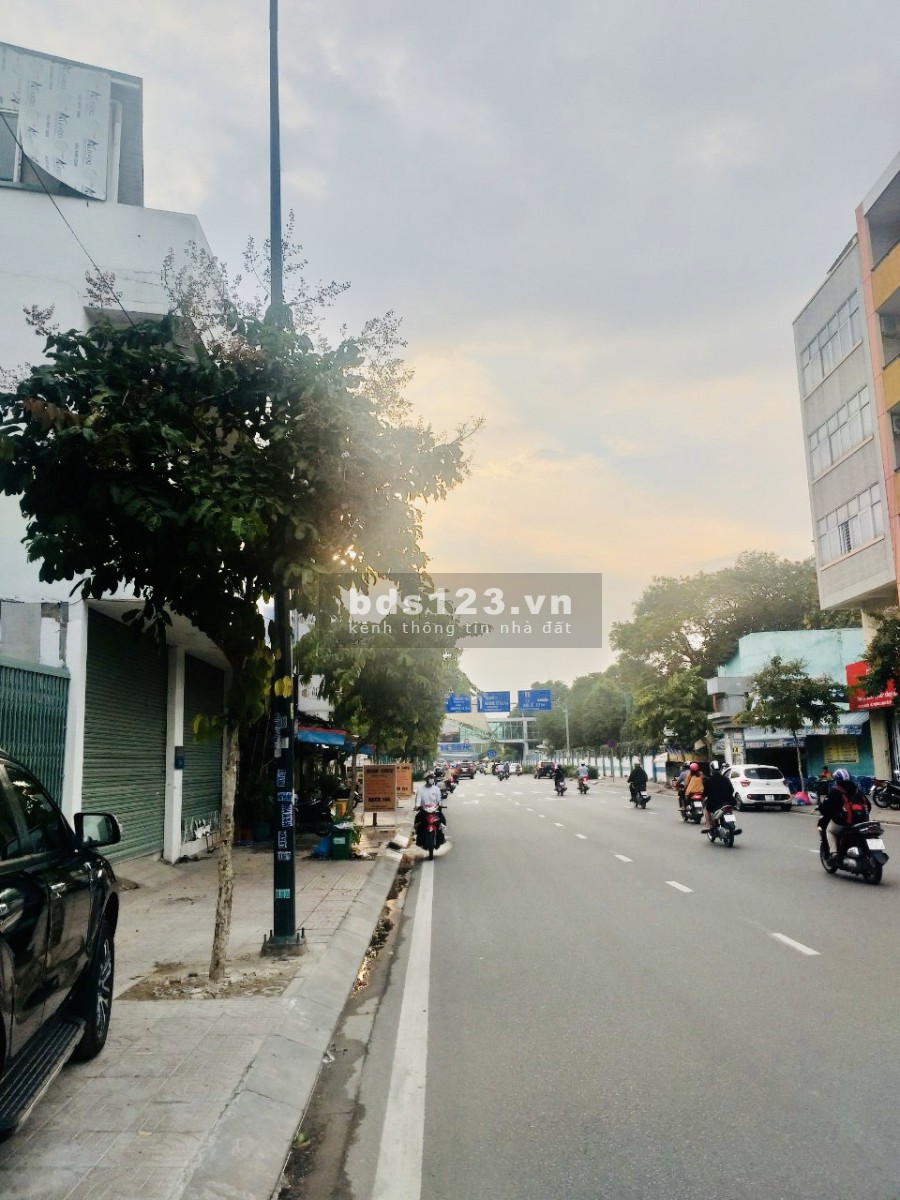 Kẹt vốn làm ăn cần bán cực gấp nhà mặt tiền chính chủ đường Bạch Đằng Quận Tân Bình hướng Tây Nam