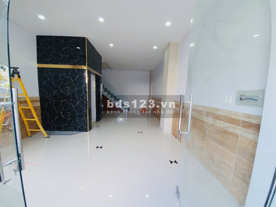 Kẹt vốn làm ăn cần bán cực gấp nhà mặt tiền chính chủ đường Bạch Đằng Quận Tân Bình hướng Tây Nam