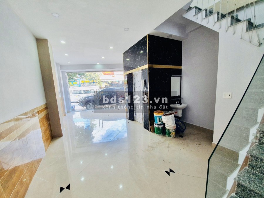 Kẹt vốn làm ăn cần bán cực gấp nhà mặt tiền chính chủ đường Bạch Đằng Quận Tân Bình hướng Tây Nam