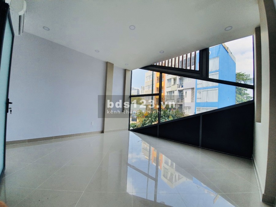 Kẹt vốn làm ăn cần bán cực gấp nhà mặt tiền chính chủ đường Bạch Đằng Quận Tân Bình hướng Tây Nam