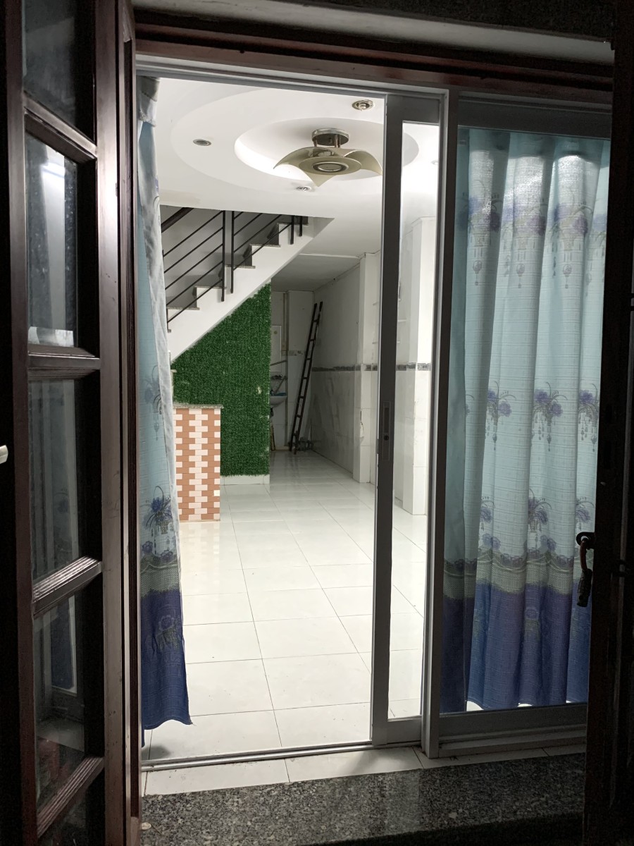 Cho thuê nhà nguyên căn thoáng mát , hẻm 311 Hoàng Sa, Tân Định Q1