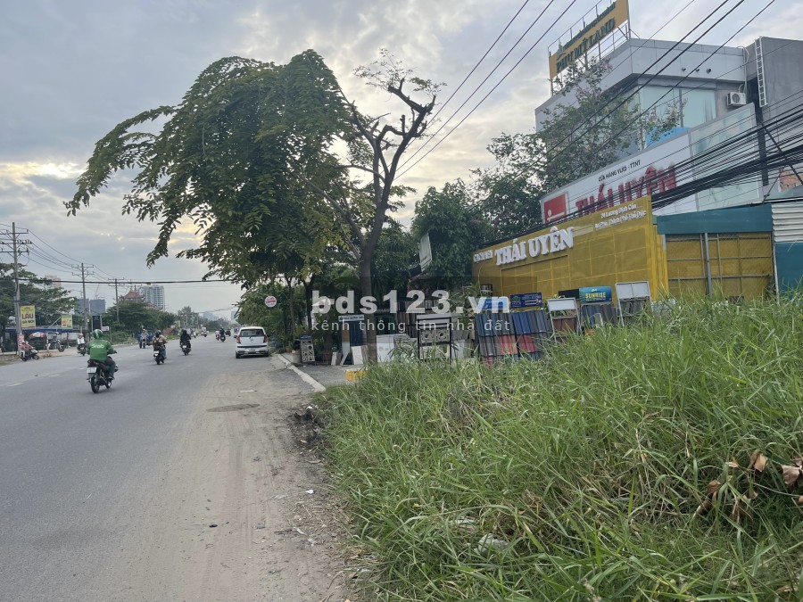 Chủ cần bán gấp đất mặt tiền Quận 2 liên hệ xem đất 0839882288 giá bán 67 tỷ, sổ sẵn