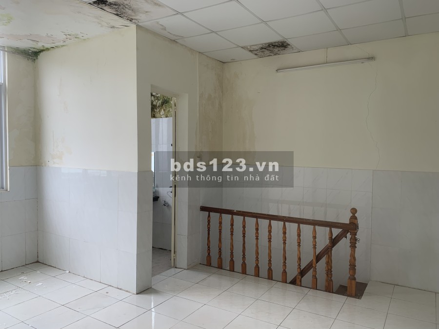 Cho thuê nhà nguyên căn 2 tấm hẻm rộng Lê Văn Lương, phường Tân Hưng Quận 7