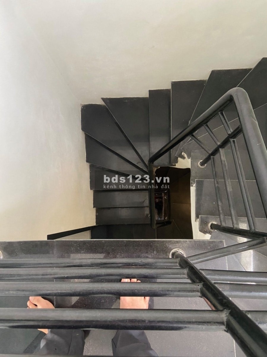Bán nhà Nguyễn Xiển Thanh Xuân giá bán 1.6 tỷ, dtsd 30m2 đúc 3 tầng, mặt tiền 4.2m