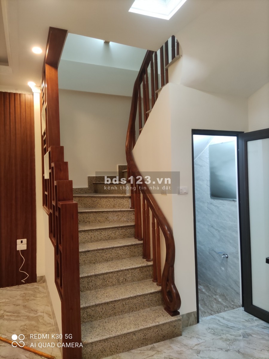 Chính chủ bán nhà 33m2*5 tầng, 5,5m mặt tiền tại Việt Hưng hàng xóm Vincom. giá chỉ 3,1 tỷ