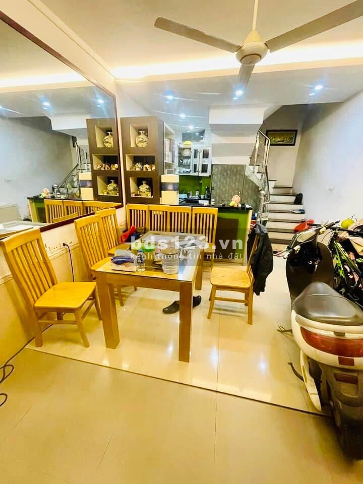 Bán nhà đẹp trung tâm Đống Đa phân lô ô tô tránh dtsd 35m2, 5 tầng đúc, mt 4m, giá 5.9 tỷ