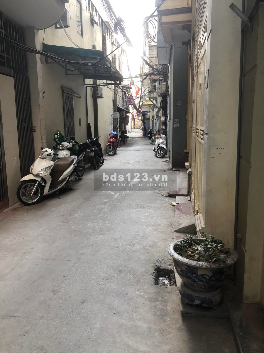 Bán nhà nguyên căn siêu phẩm phân lô Trần Thái Tông còn mới dt 40m2 5 tầng, mặt tiền 4.5m