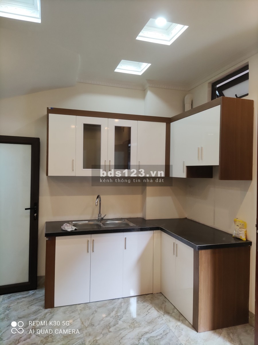Chính chủ bán nhà 33m2*5 tầng, 5,5m mặt tiền tại Việt Hưng hàng xóm Vincom. giá chỉ 3,1 tỷ