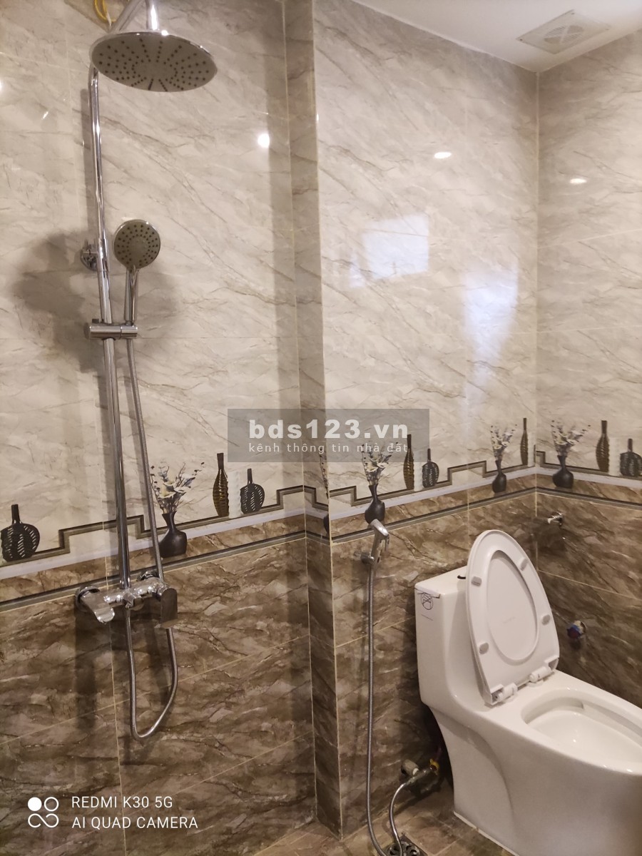 Chính chủ bán nhà 33m2*5 tầng, 5,5m mặt tiền tại Việt Hưng hàng xóm Vincom. giá chỉ 3,1 tỷ