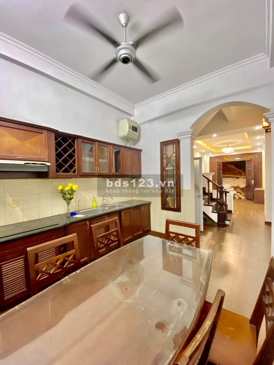 Bán nhà cách phố Phạm Văn Đồng 30m, dt 45m2 ô tô tránh 10m, 2 mặt ngõ trước sau cực thoáng