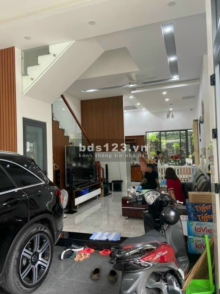 Nhà mặt tiền Bàu Cát I khu dân cư đông đúc đang kinh doanh dịch vụ giá bán 15,5 tỷ