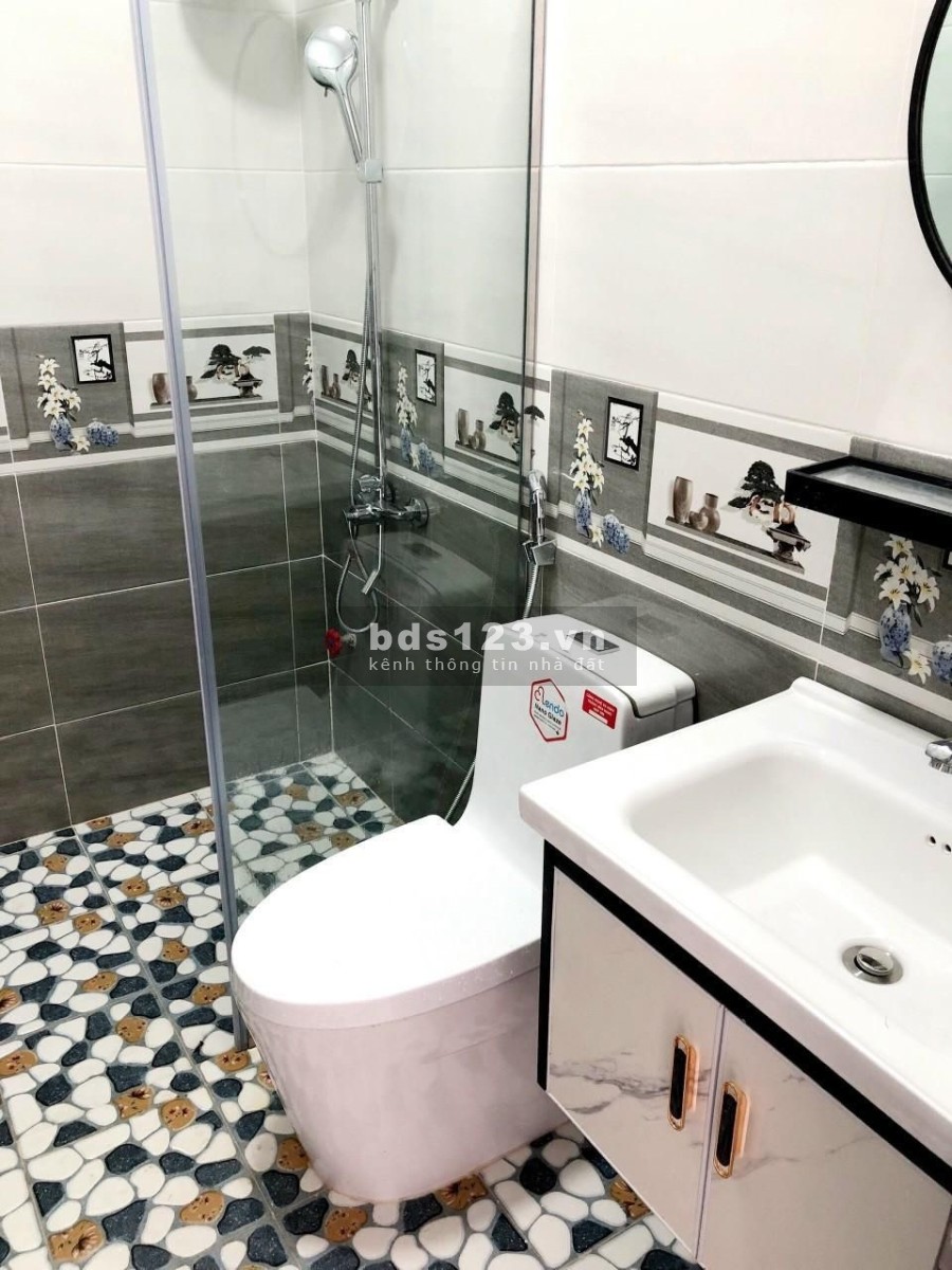 Nhà mới 5 tầng ngang 5 dài 12, bán gấp giá rẻ nhỉnh 100tr/m2 Thích Quảng Đức. Lh 037.6966.383