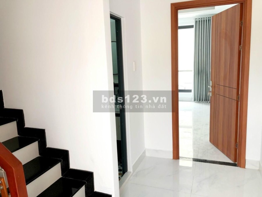Nhà mới 5 tầng ngang 5 dài 12, bán gấp giá rẻ nhỉnh 100tr/m2 Thích Quảng Đức. Lh 037.6966.383
