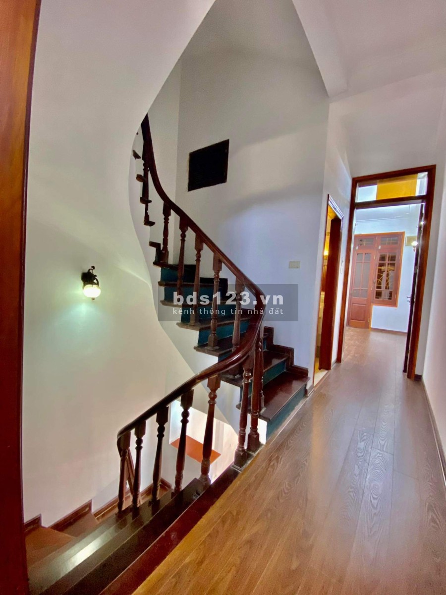 Bán nhà cách phố Phạm Văn Đồng 30m, dt 45m2 ô tô tránh 10m, 2 mặt ngõ trước sau cực thoáng