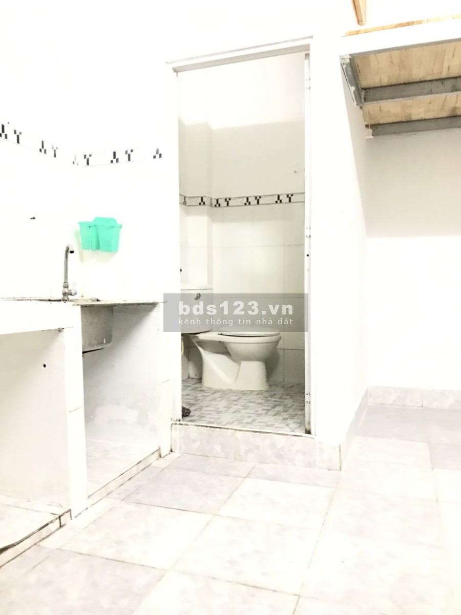 Chính chủ cho thuê phòng trọ ngay Him Lam Quận 7 có gác, bếp nấu ăn dtsd 30m2