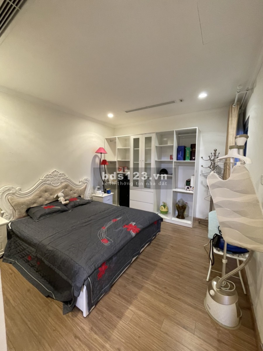 Bán căn 3Pn Park 08, với 117m2 tầng trung view thoángLh: 0967.115.495