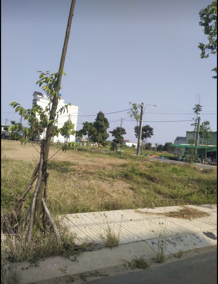 Đối diện Chợ Bình Chánh diện tích sử dụng 650 triệu diện tích sử dụng 126m2 sổ hồng riêng