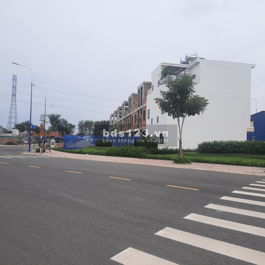 Bán nhà xây sẵn 1 trệt 2 lầu trung tâm Tp Thuận An, Thanh toán 280tr nhận nhà