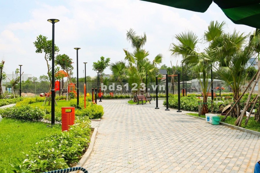 Bán nhà xây sẵn 1 trệt 2 lầu trung tâm Tp Thuận An, Thanh toán 280tr nhận nhà