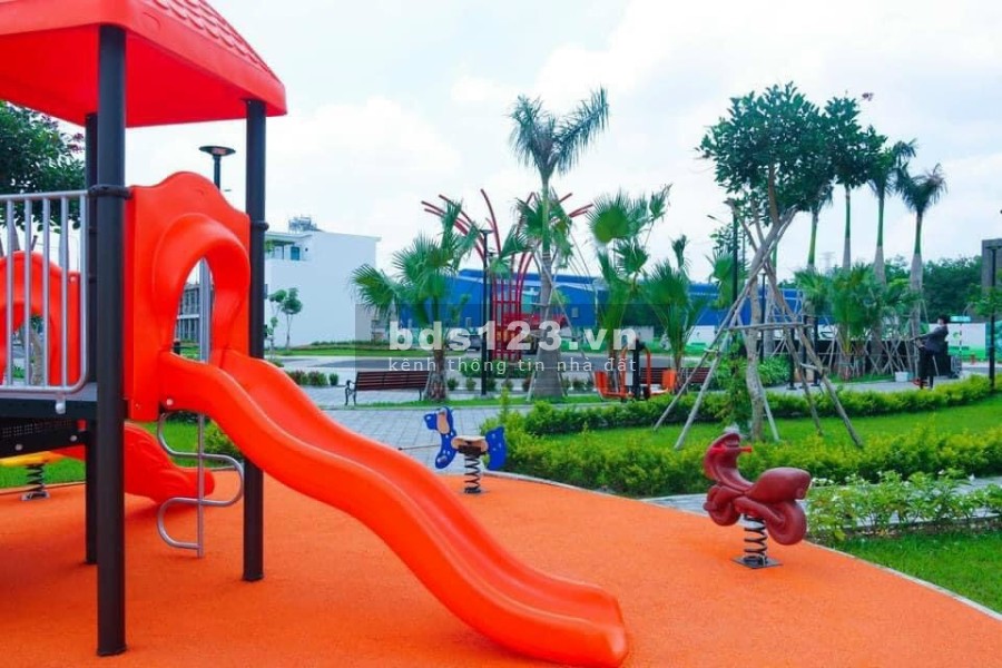 Bán nhà xây sẵn 1 trệt 2 lầu trung tâm Tp Thuận An, Thanh toán 280tr nhận nhà