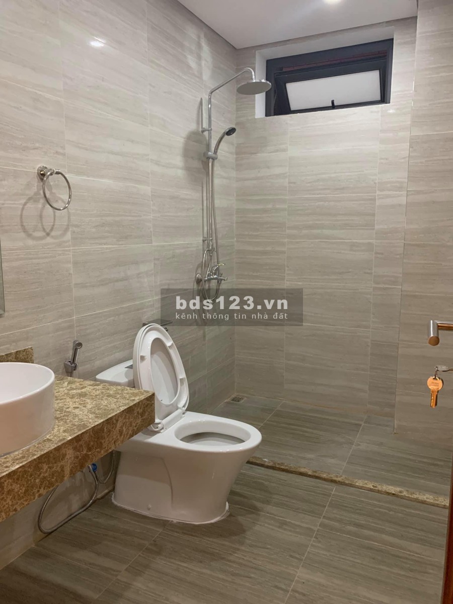 Bán nhà Ngọc Thuỵ dân xây gara ô tô diện tích 58m2, mặt tiền. 8m, giá bán 4.5 tỷ, sổ sẵn