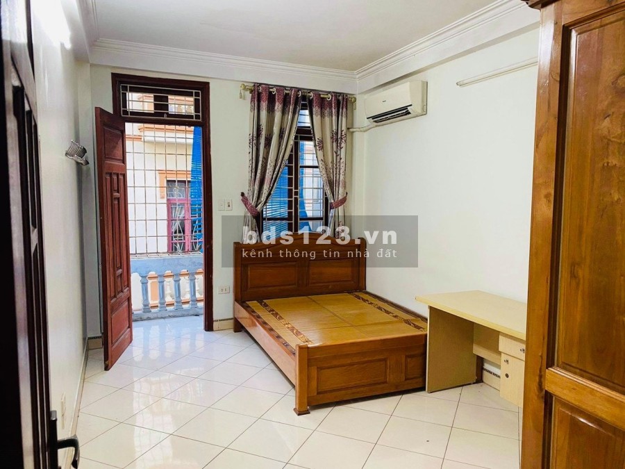 Bán nhà Trương Định, Hoàng Mai, kinh doanh đỉnh, 30Mx5T, MT 3.3m, giá chỉ 2.7 tỷ