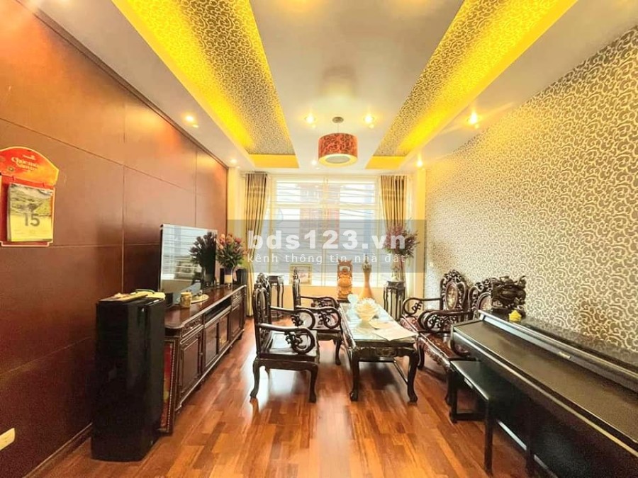 Hiếm nhà bán, nguyên căn diện tích 40m2 lô góc gần ô tô Quận Cầu Giấy giá bán nhỉnh 4 tỷ
