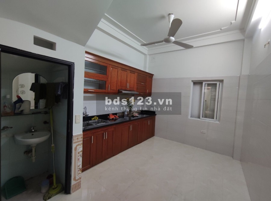 Cần bán nhà Kim Giang, diện tích sủ dụng 36m2, 5 tầng, giá bán chỉ 3,9 tỷ 0966885715