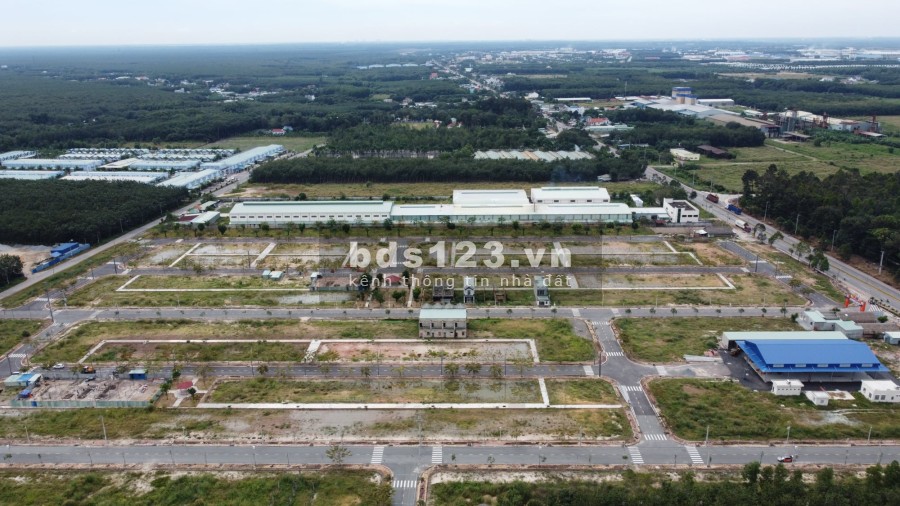 Cần bán 2 lô đất nền đối diện trường học và công viên.vị trí cực đẹp trong khu dân cư Đức Phát 1.