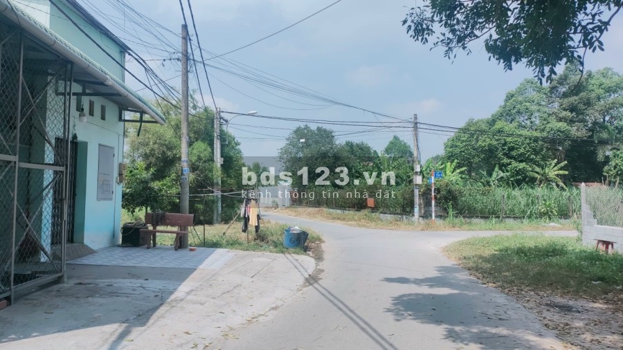 Bán xưởng đẹp có hoàn công, giá rẻ hỗ trợ vay ngân hàng lãi suất thấp, đường xe công 20 vào được.