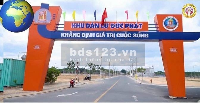 Cần bán 2 lô đất nền đối diện trường học và công viên.vị trí cực đẹp trong khu dân cư Đức Phát 1.
