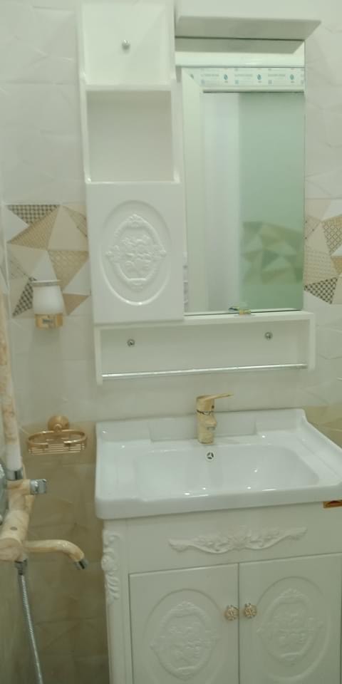 Hẻm 1 Trục thông rộng Thẳng XHơi Tới Nhà ngộp, 1T2L Kiên Cố, Nội Thất Hoàng Gia, DT đẹp 4x10 đẹp