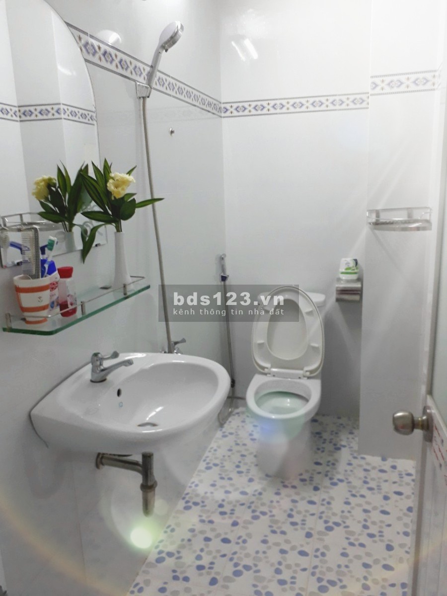 Bán nhà hẻm 100 Bùi Minh Trực,Q8, mua 1 căn, được 2 căn, sổ hồng riêng - 1 lầu, 2PN, 4 toilet