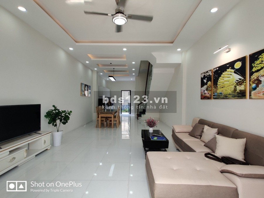 Nhà 1 trệt 1 lầu 100m2 sổ hồng riêng bán gấp giá bán 1.3 tỷ, khu dân cư đông đúc tiện ích đủ