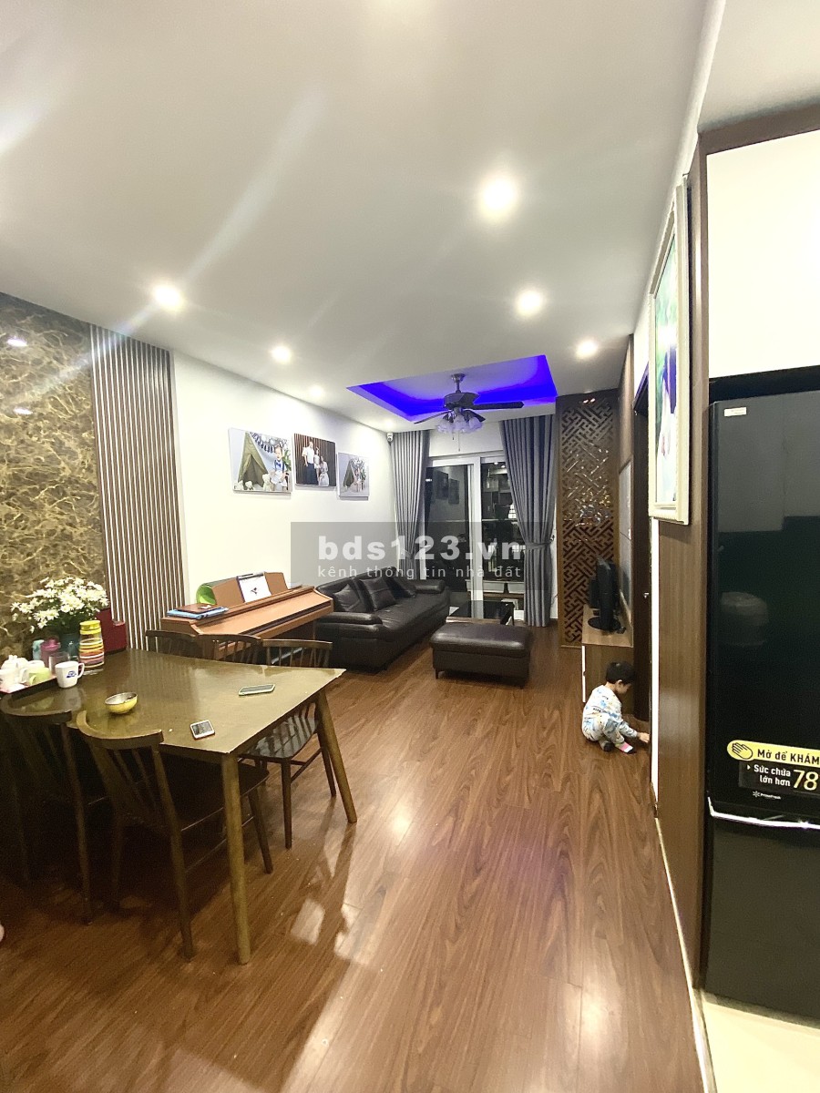 Tôi chính chủ cần bán căn hộ 2PN 2VS 72m, ban công ĐN, sổ vĩnh viễn. Chung cư 90 Nguyễn Tuân